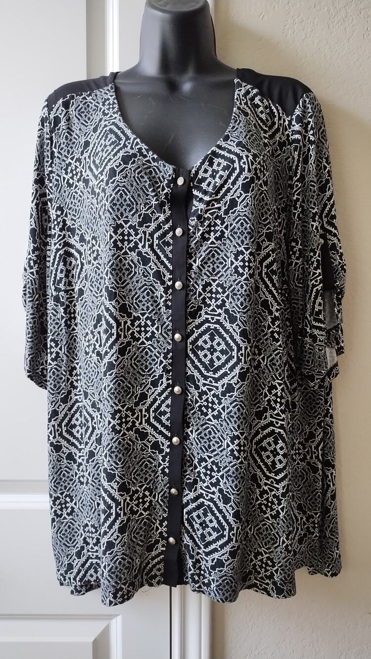 Cato Black/Tan Plus size 22/24 Stretch Tunic Blouse with Neckline Hem Detail